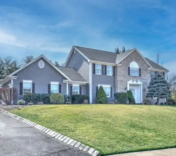ELEGANT FOUR-BEDROOM COLONIAL