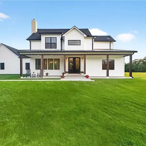 BRAND NEW MODERN FARMHOUSE