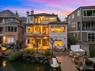 West-Facing Lake Washington Retreat