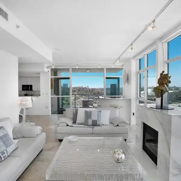 IMPECCABLY DESIGNED RESIDENCE WITH EFFORTLESS LIFESTYLE