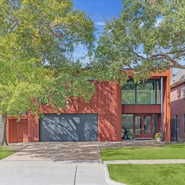 CUSTOM CONTEMPORARY DESIGNED RESIDENCE