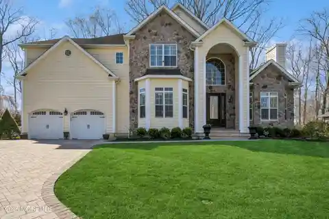 Exquisite Colonial Home in Sterling Woods