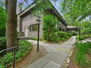 Elegant End Unit Townhouse in Canaan Close