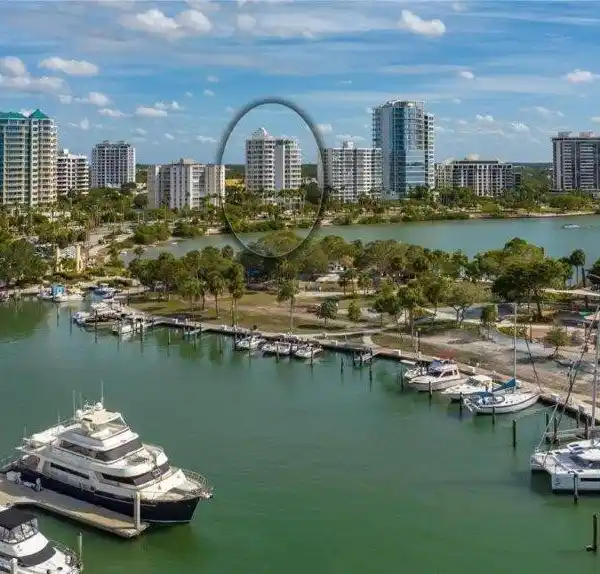 SPECTACULAR BAYFRONT RESIDENCE WITH LUXURIOUS AMENTITIES