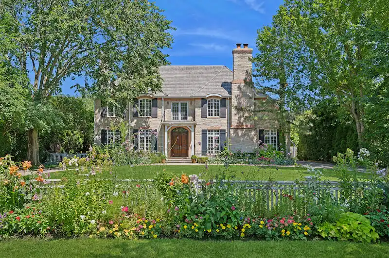 Timeless Classic in an Amazing Location