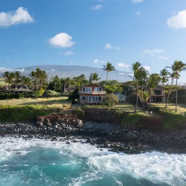OCEANFRONT HOME AND COTTAGE ON THE RENOWNED NORTH SHORE