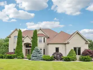 Expansive Colonial Retreat