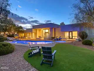 Show-Stopping Desert Contemporary
