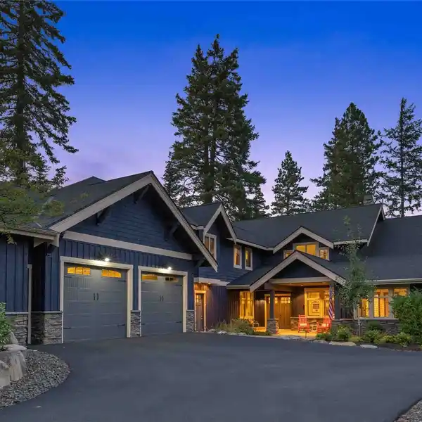 STUNNING MOUNTAIN RETREAT THOUGHTFULLY DESIGNED