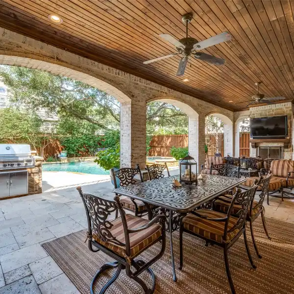 TIMELESS ELEGANCE WITH MODERN COMFORT