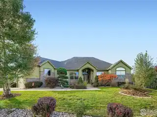 Spacious Niwot Home with Main-Level Primary & Sunroom