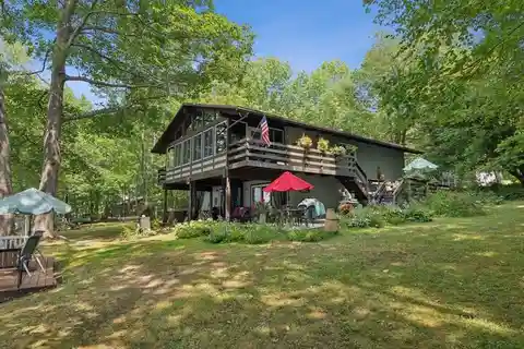 Year-Round Lakefront Retreat