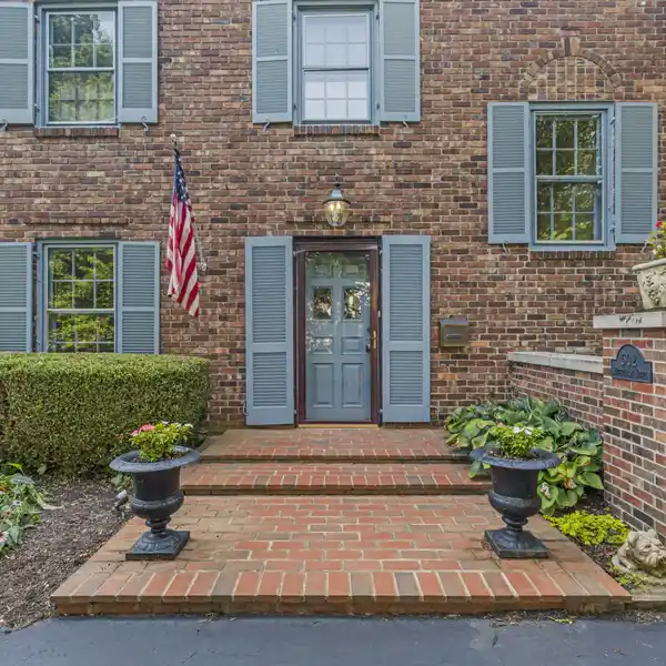 ELEGANT 5-BEDROOM ENGLISH TUDOR