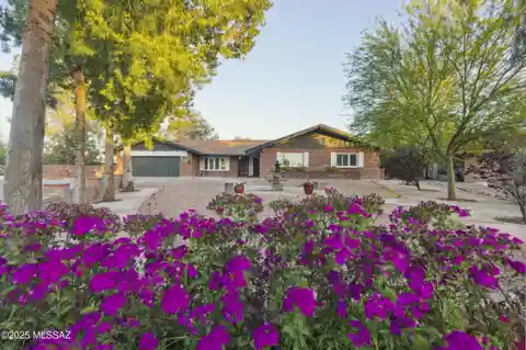 Beautiful Cul-de-sac Country Club Home