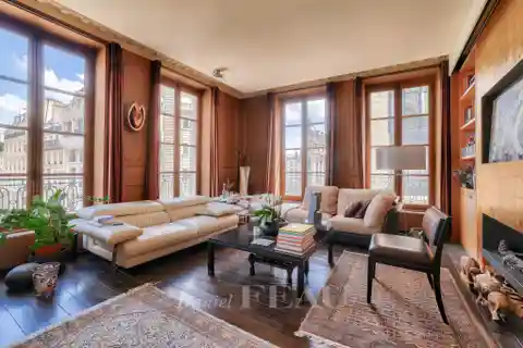 Sunny Apartment with Stunning Place De La Bourse View