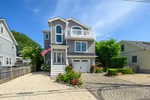 Turnkey Luxury Retreat in Beach Haven