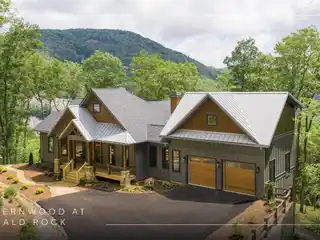 Stylish and Comfortable Mountain Retreat