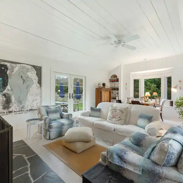 ELEGANTLY APPOINTED BEACH COTTAGE FOR RENT