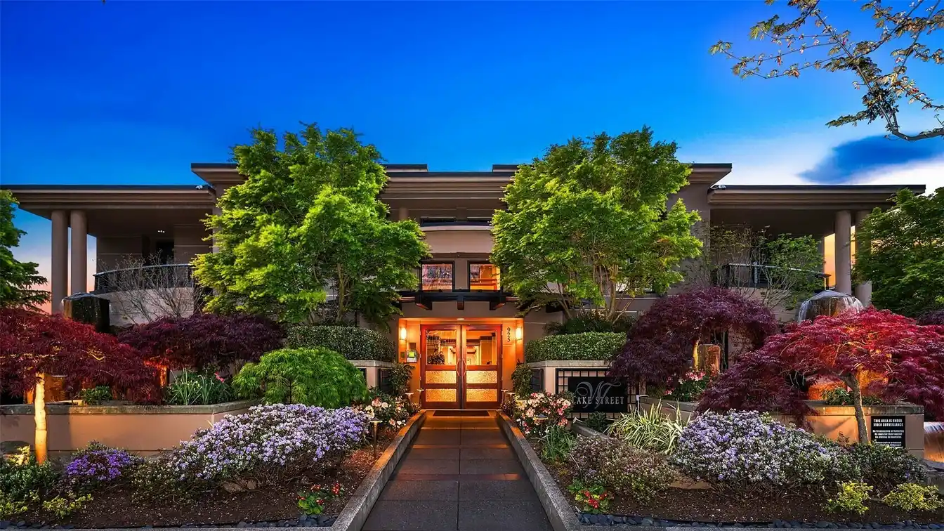 Luxury Living in Premier Waters Edge