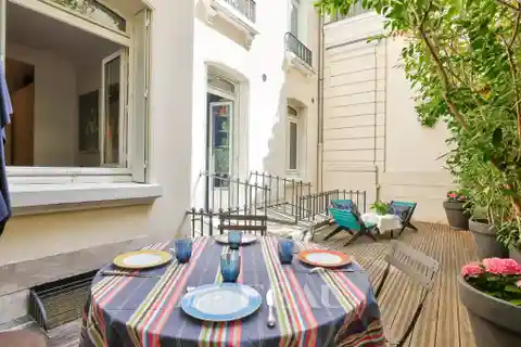 Courtyard Apartment with a Sunny Terrace