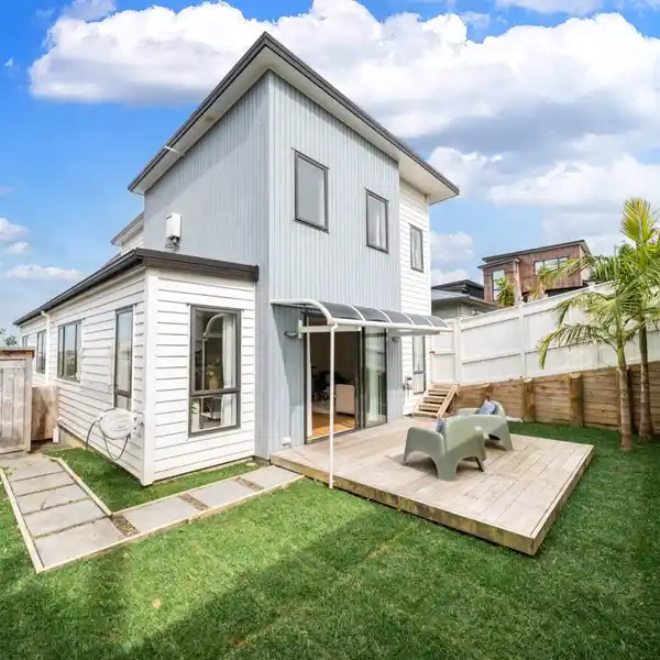 WARM AND WELCOMING NEARLY NEW HOME