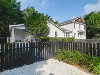 Coastal Chic Living with Stunning Renovations
