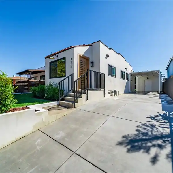 MODERN FROGTOWN DUPLEX