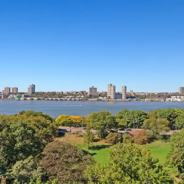 BEAUTIFUL YEAR-ROUND HUDSON RIVER VIEWS