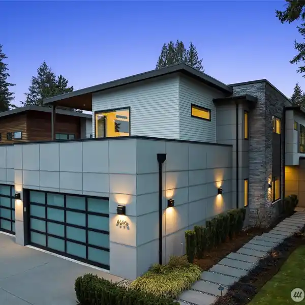 SOPHISTICATED HOUGHTON CUSTOM LUXURY HOME