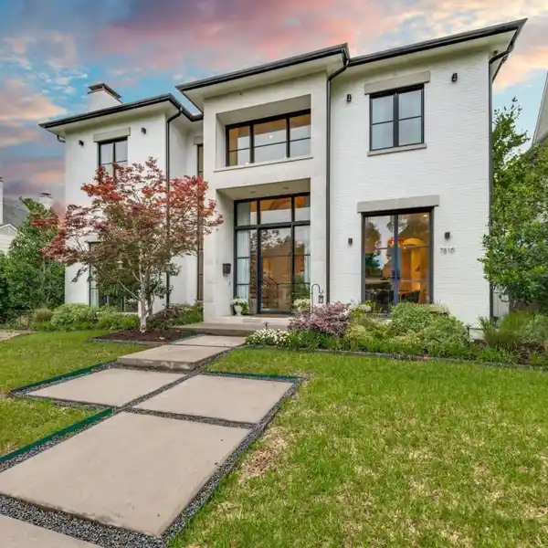 TIMELESS ARCHITECTURE WITH REFINED ELEGANCE