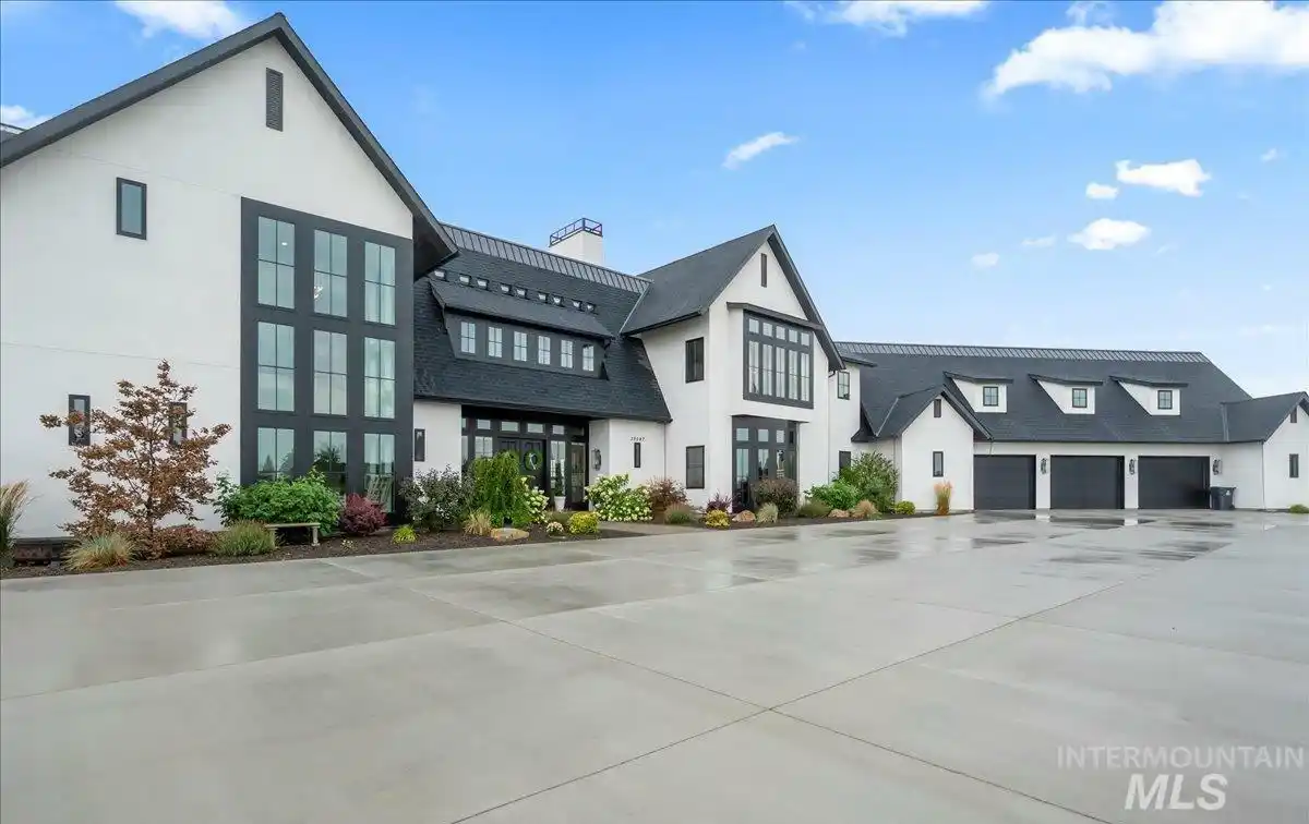 An Estate Designed for the Elite
