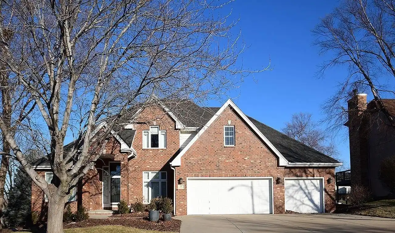 Exquisite Home Overlooking Tara Hills Golf Course