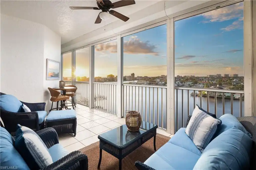Expansive End Unit in Regatta