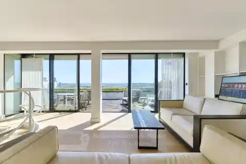 Terraced Penthouse with Spectacular City Views