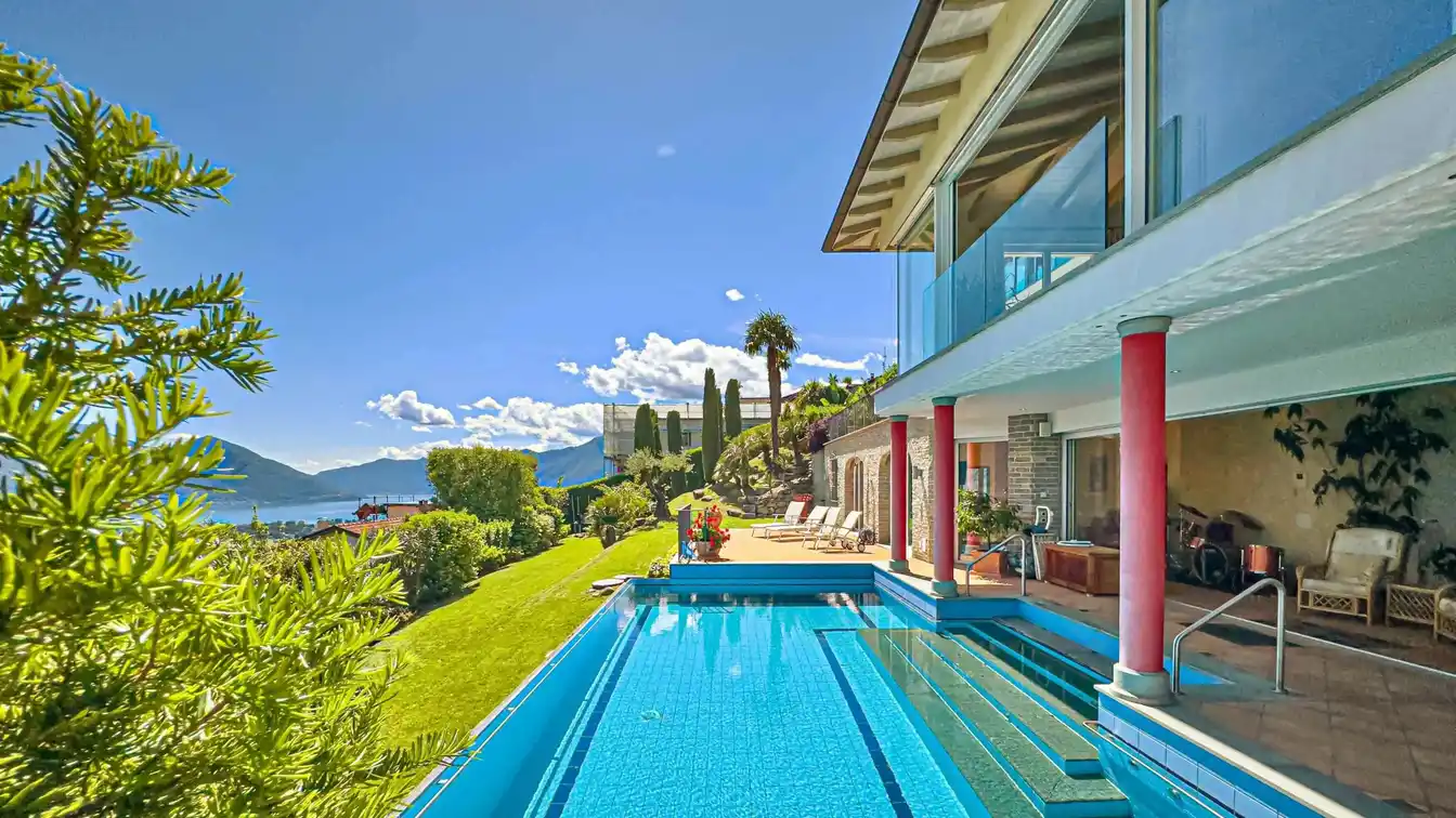 Five Bedroom Luxury Property in Exclusive Location