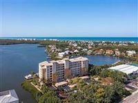 MAGNIFICENT BONITA SPRINGS RESIDENCE WITH MAGNIFICENT VIEWS