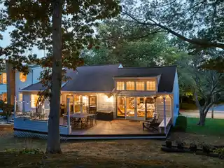 Sun-Splashed Bonnie Crest Residence