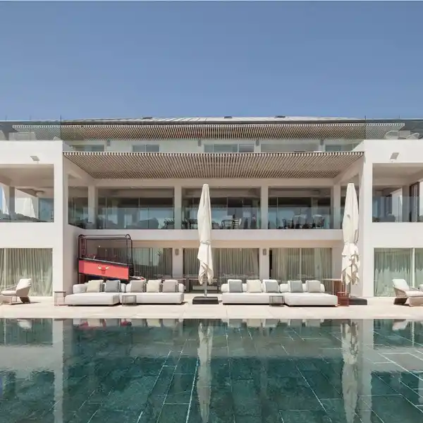 EXTRAORDINARY METICULOUSLY DESIGNED MANSION