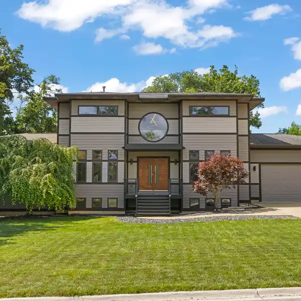 STUNNINGLY REIMAGINED RESIDENCE WITH CUTTING-EDGE DESIGN