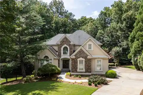 Modern Luxury Meets Serenity in Chartwell Gem