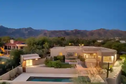 Refined Canyon Ranch Retreat with Mountain Serenity