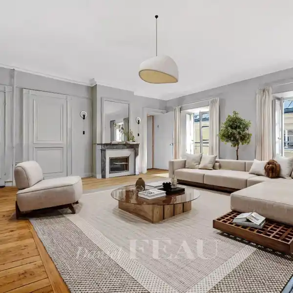 BRIGHT FOUR BEDROOM VERSAILLES APARTMENT