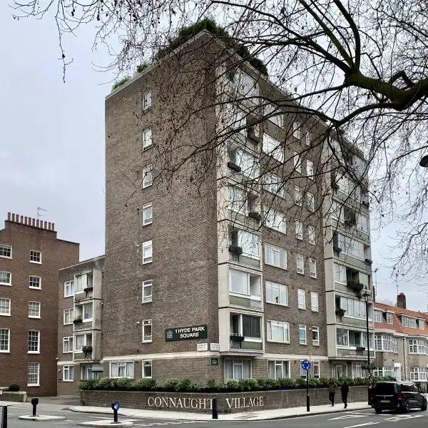 LOVELY APARTMENT ON HYDE PARK SQUARE