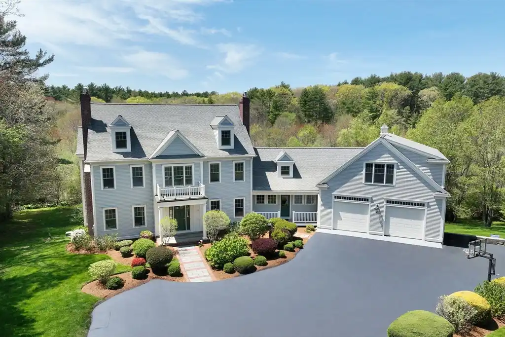 Incredible Property Combining Privacy and Convenience