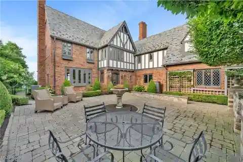 Iconic Lakefront Home