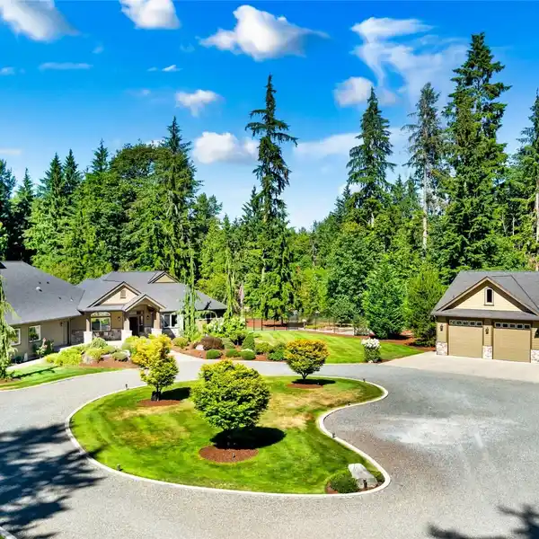 ELEGANT ENTERTAINING HOME ON FIVE PRIVATE ACRES