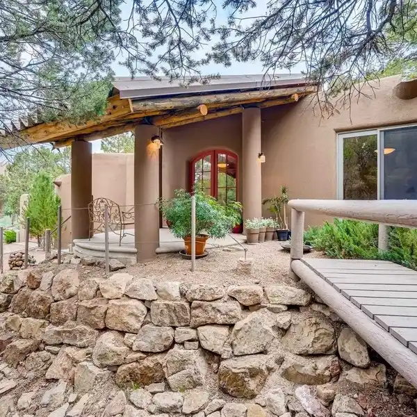 BEAUTIFUL MOUNTAIN RETREAT