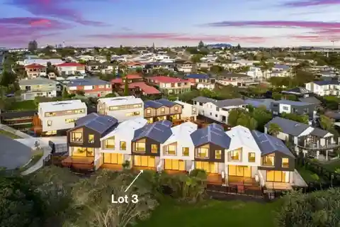 Brand-New Townhouse in Prime Coastal Location