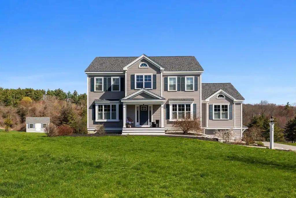 Immaculate Colonial on 3.5 Acres