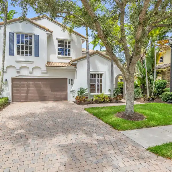 ELEGANT VINTAGE CHARM MEETS MODERN AMENITIES